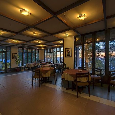 Hotel Arcadian Blue Pines Murree Exteriér fotografie
